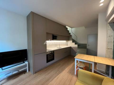 T0+1; Duplex, novo; Porto, Praça de Carlos Alberto