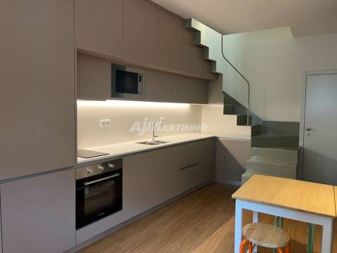 T0+1; Duplex, novo; Porto, Praça de Carlos Alberto