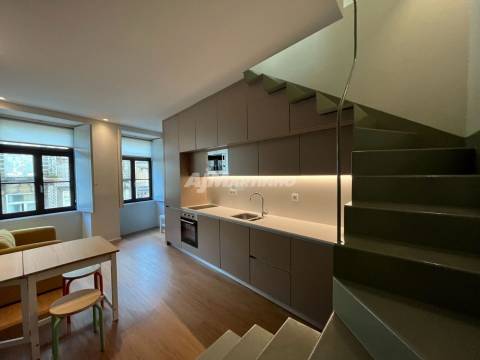 T0+1; Duplex, novo; Porto, Praça de Carlos Alberto