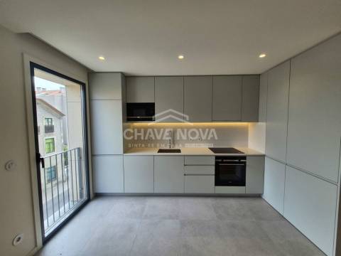 T2 Novo a 2Km da Praia de Lavadores | Empreendimento Le Parc