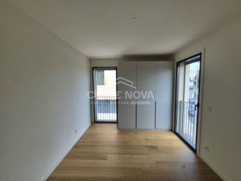 T2 Novo a 2Km da Praia de Lavadores | Empreendimento Le Parc
