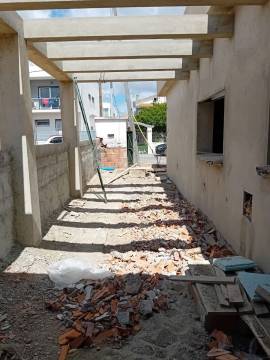 Excelente Moradia Térrea T3+1 com Acabamentos de Luxo em Fernão Ferro  Próximo do Mercado