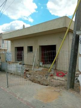 Excelente Moradia Térrea T3+1 com Acabamentos de Luxo em Fernão Ferro  Próximo do Mercado