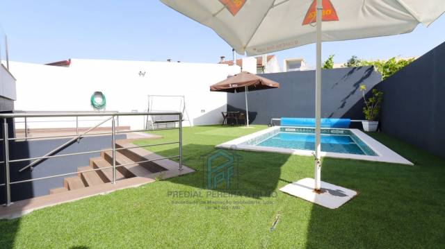 Moradia T5 de 4 Frentes c/ Piscina  Venda Nova / Rio Tinto