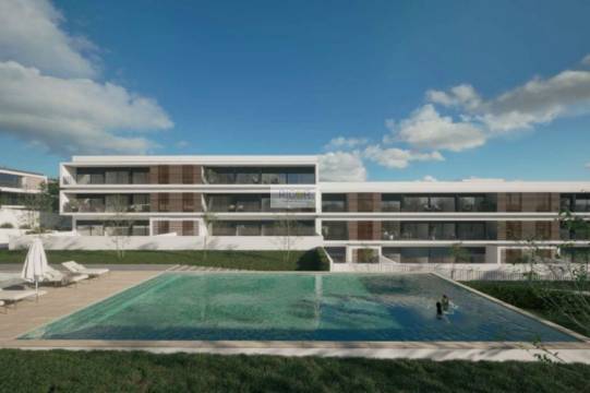 Apartamento T2 num condomínio fechado com jardim e piscina em S. Cosme