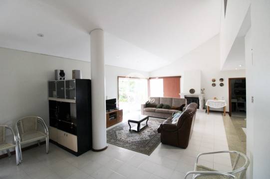 Moradia individual T5 com 1.219m2 em Outeiro Maior, Vila do Conde