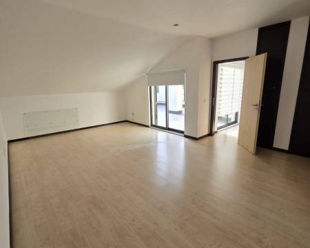 Apartamento T3+2 Duplex de Qualidade Superior - Totalmente Mobilado e Equipado