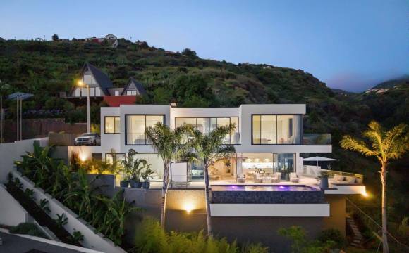 Villa in Calheta