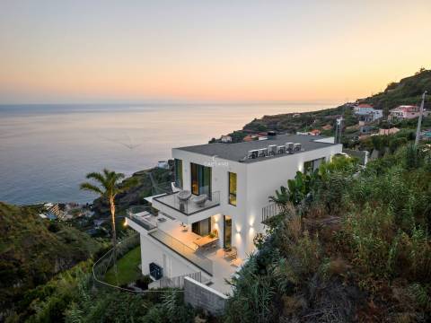 Villa in Calheta