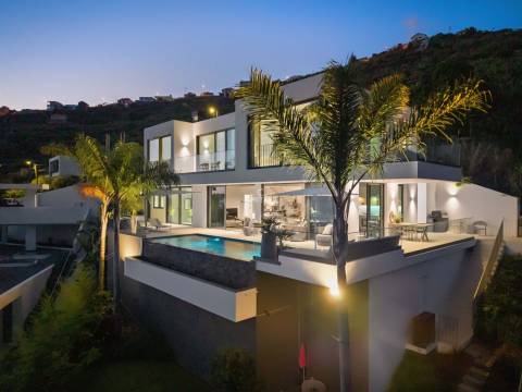 Villa in Calheta