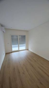 Apartamento T2 com Varanda e garagem. Novo, bem Situado