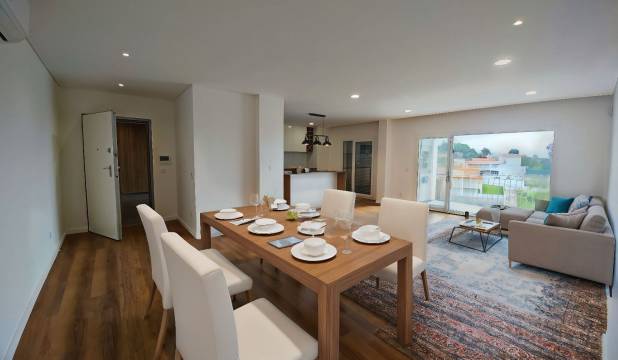 Apartamento T2 com Varanda e garagem. Novo, bem Situado