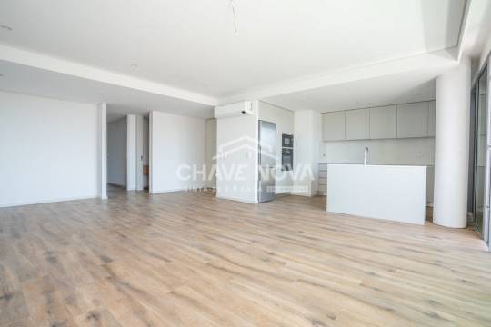 Apartamento T2 Novo  107 m², 5º e ultimo piso, duas varandas. Centro de Vila Nova de Gaia
