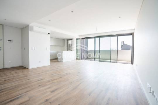 Apartamento T2 Novo  107 m², 5º e ultimo piso, duas varandas. Centro de Vila Nova de Gaia