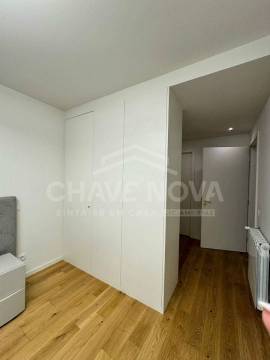 Arrendamento T2  Antas Atrium | Piscina, Ginásio e Conforto Moderno