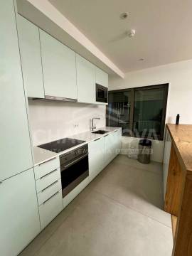 Arrendamento T2  Antas Atrium | Piscina, Ginásio e Conforto Moderno