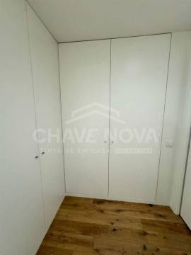 Arrendamento T2  Antas Atrium | Piscina, Ginásio e Conforto Moderno