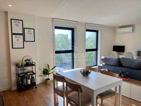 Apartamento T1 a venda na Rua Professor Armando De Castro
