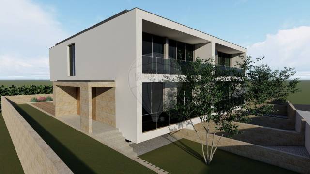 Moradia T3, com 3 frentes,  à venda na Madelena, Vila Nova de Gaia