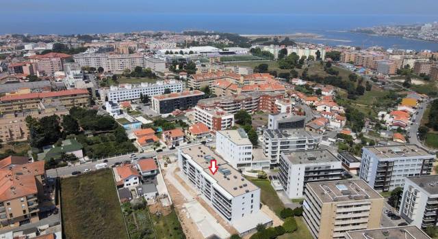 Apartamento T2 Novo c/Piscina e Lugar de Garagem em Canidelo
