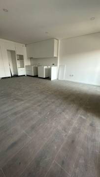 Apartamento T2 Novo c/Piscina e Lugar de Garagem em Canidelo