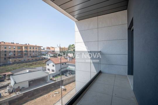 Apartamento T2 Novo c/Piscina e Lugar de Garagem em Canidelo