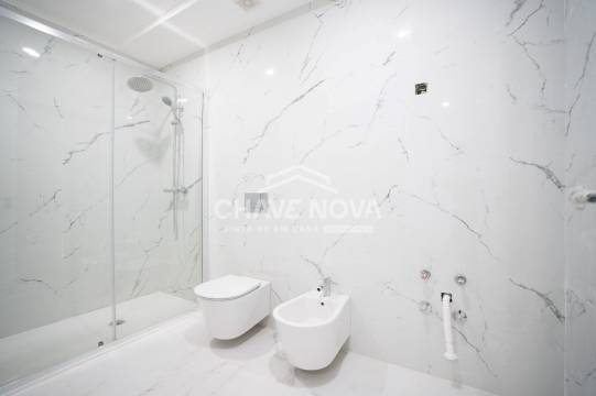 Apartamento T2 Novo c/Piscina e Lugar de Garagem em Canidelo