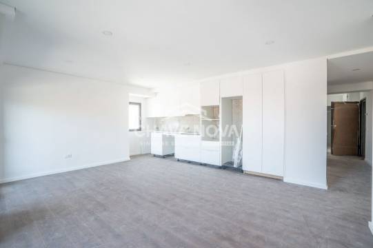 Apartamento T2 Novo c/Piscina e Lugar de Garagem em Canidelo