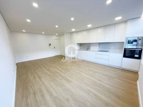 Apartamento T2 Remodelado em Póvoa de Varzim