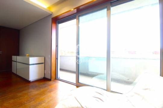 Apartamento T3 C/garagem fechada para 2 carros no centro da Póvoa de Varzim