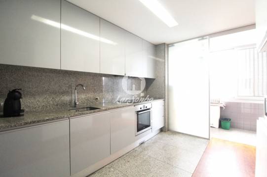 Apartamento T3 C/garagem fechada para 2 carros no centro da Póvoa de Varzim
