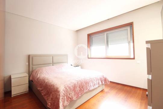 Apartamento T3 C/garagem fechada para 2 carros no centro da Póvoa de Varzim