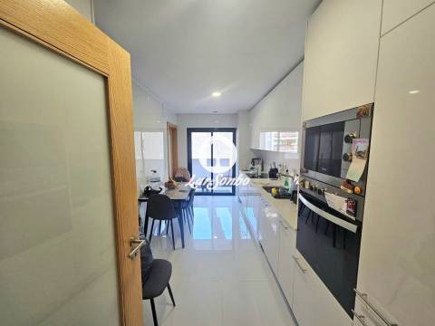 Apartamento T2 com piscina e jardim infantil,  Moreira - Maia