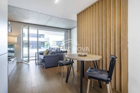 Semi-new studio apartment with 2 parking spaces in Canidelo (200m from the beaches)