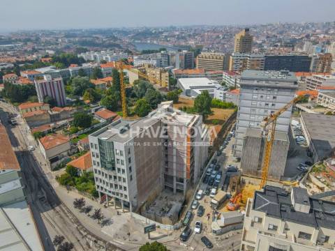 Apartamento T1 Novo c/ Lugar de Garagem em Mafamude (Centro de Gaia)