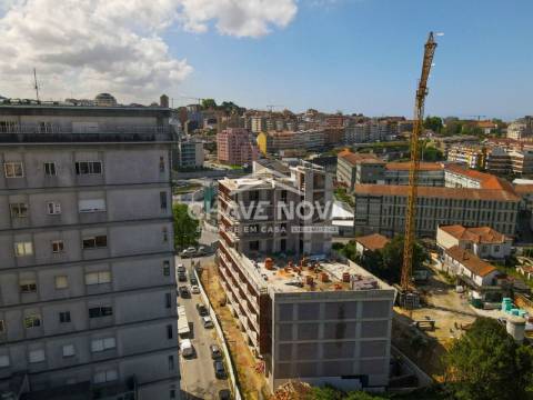 Apartamento T2 Novo c/ Lugar de Garagem em Mafamude (Centro de Gaia)