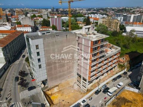 Apartamento T2 Novo c/ Lugar de Garagem em Mafamude (Centro de Gaia)