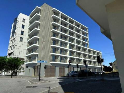 Apartamento T2 Novo c/ Lugar de Garagem em Mafamude (Centro de Gaia)