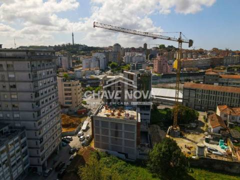 Apartamento T2 Novo c/ Lugar de Garagem em Mafamude (Centro de Gaia)