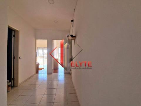 Apartamento 3 assoalhadas todo renovado no centro de Samora Correia