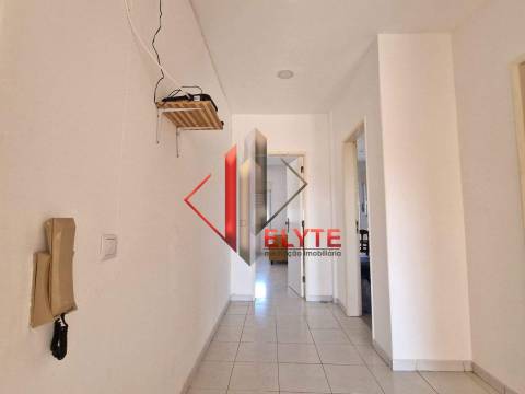 Apartamento 3 assoalhadas todo renovado no centro de Samora Correia