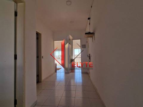 Apartamento 3 assoalhadas todo renovado no centro de Samora Correia
