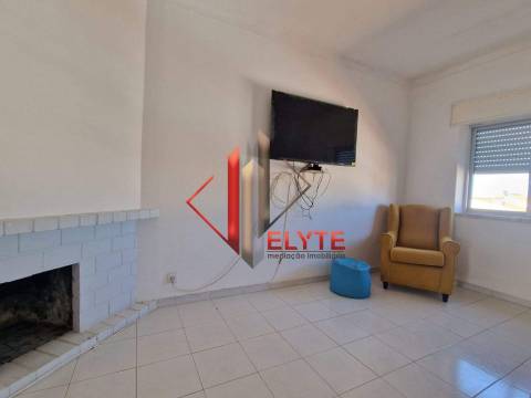 Apartamento 3 assoalhadas todo renovado no centro de Samora Correia