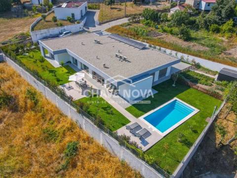 Incrível Moradia Térrea de 4 Frentes | Penafiel