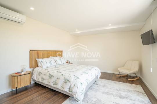 Incrível Moradia Térrea de 4 Frentes | Penafiel