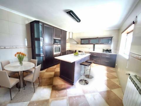 Moradia T4 com logradouro. Financiada ate 90%