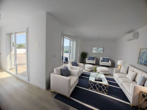 Moradia T3+1  com garagem, terraços e lote de terreno. Junto a Coimbra
