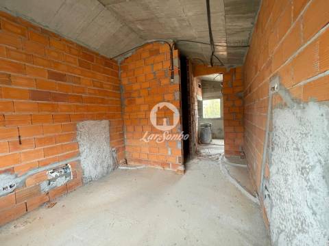 Moradia T4 com garagem p/ 2 carros NOVA no centro de Vila do Conde