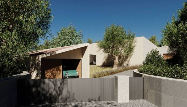Moradia V3 Moderna com Piscina Central e Jardim Interior em Loulé
