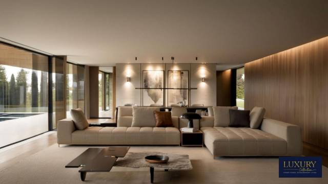 Luxuosa Moradia V6